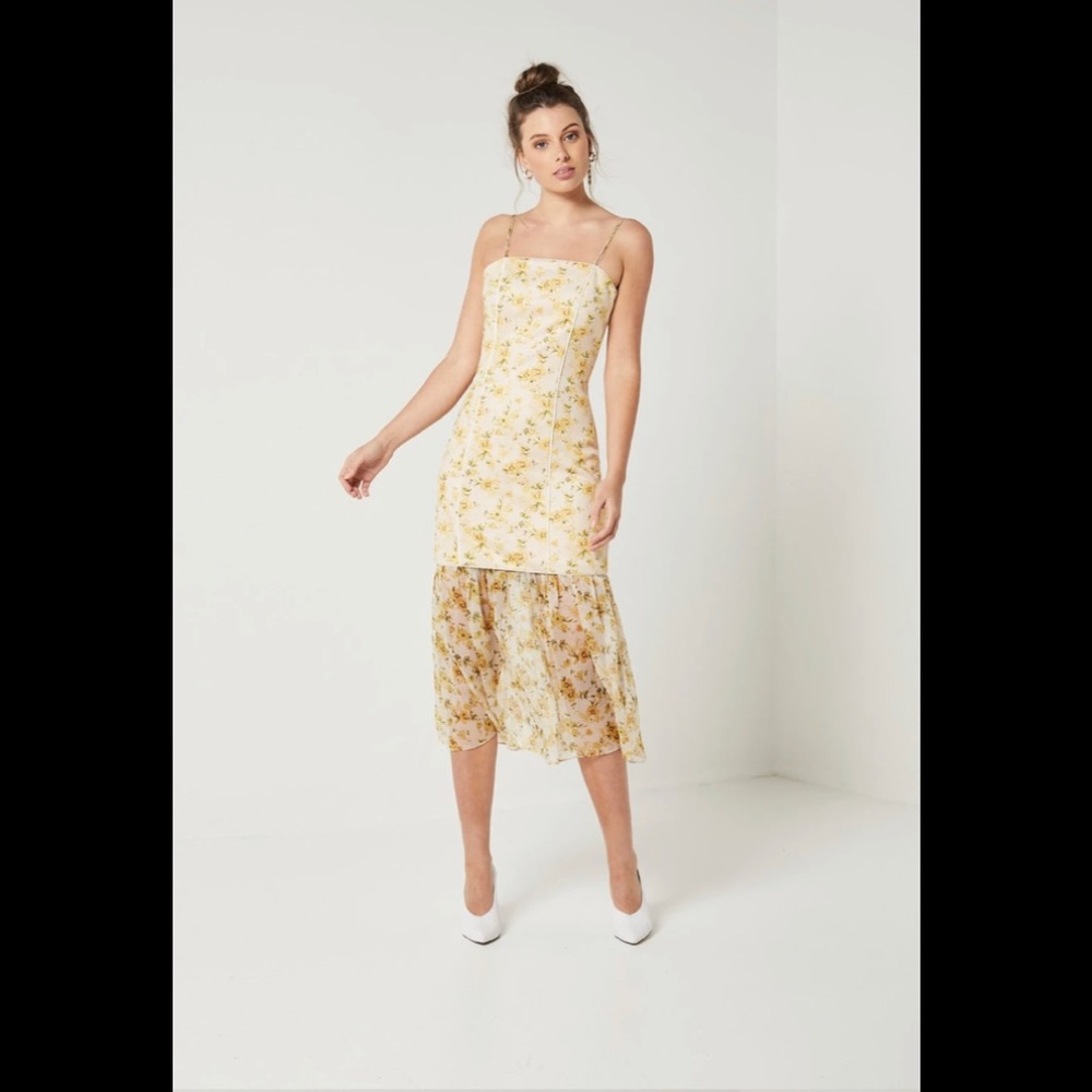 Elliatt wettle dress yellow Xl-10USA run small NWT